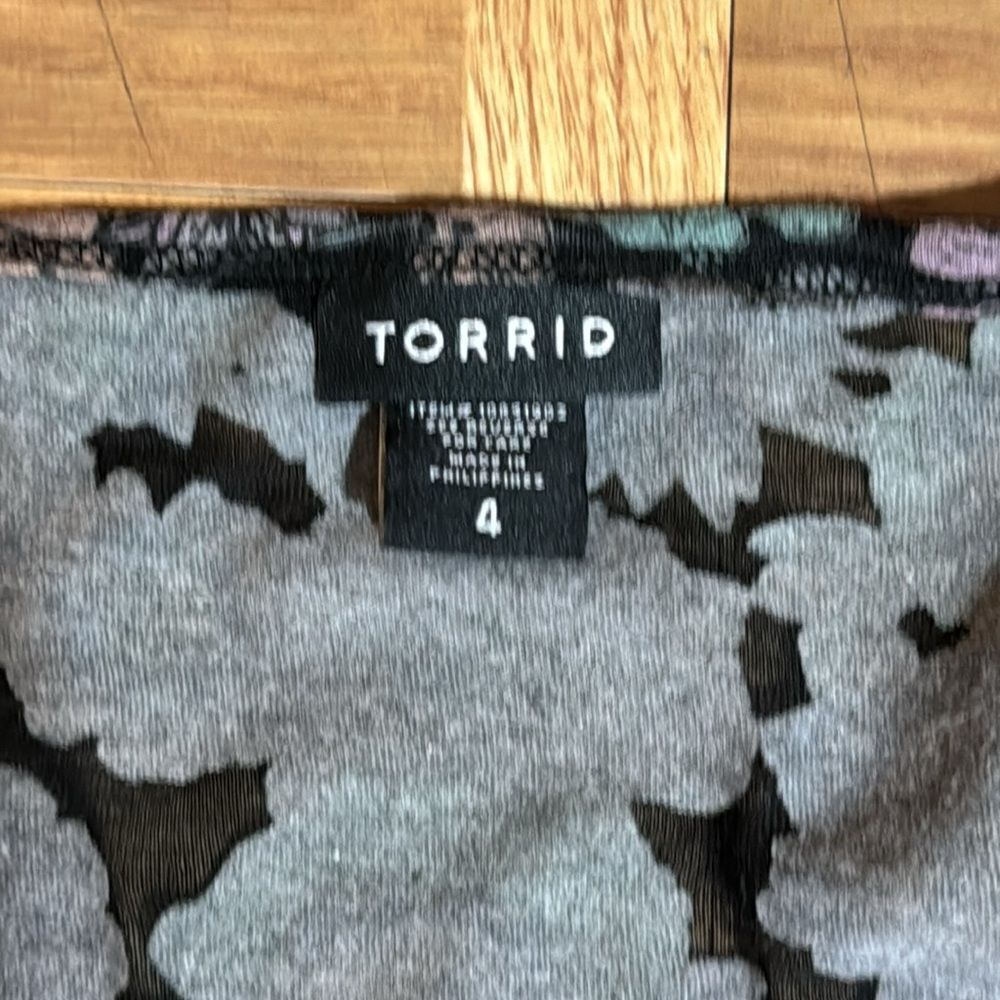 Torrid sheer floral sleeveless top torrid 4 - Picture 6 of 7